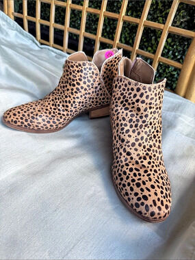 Michael by Michael Shannon Leopard Print Ankle Boots US 8